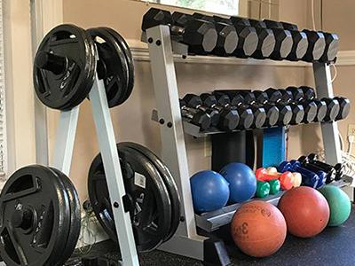 Weights in the 鲍德温县 Fitness Center.